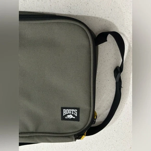 ✨NWT✨ Roots: Lunch Bag - Picture 5 of 9